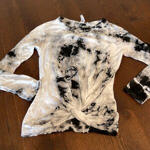 Erge Girls Black and White Soft long Sleeve T-Shirt Size Medium